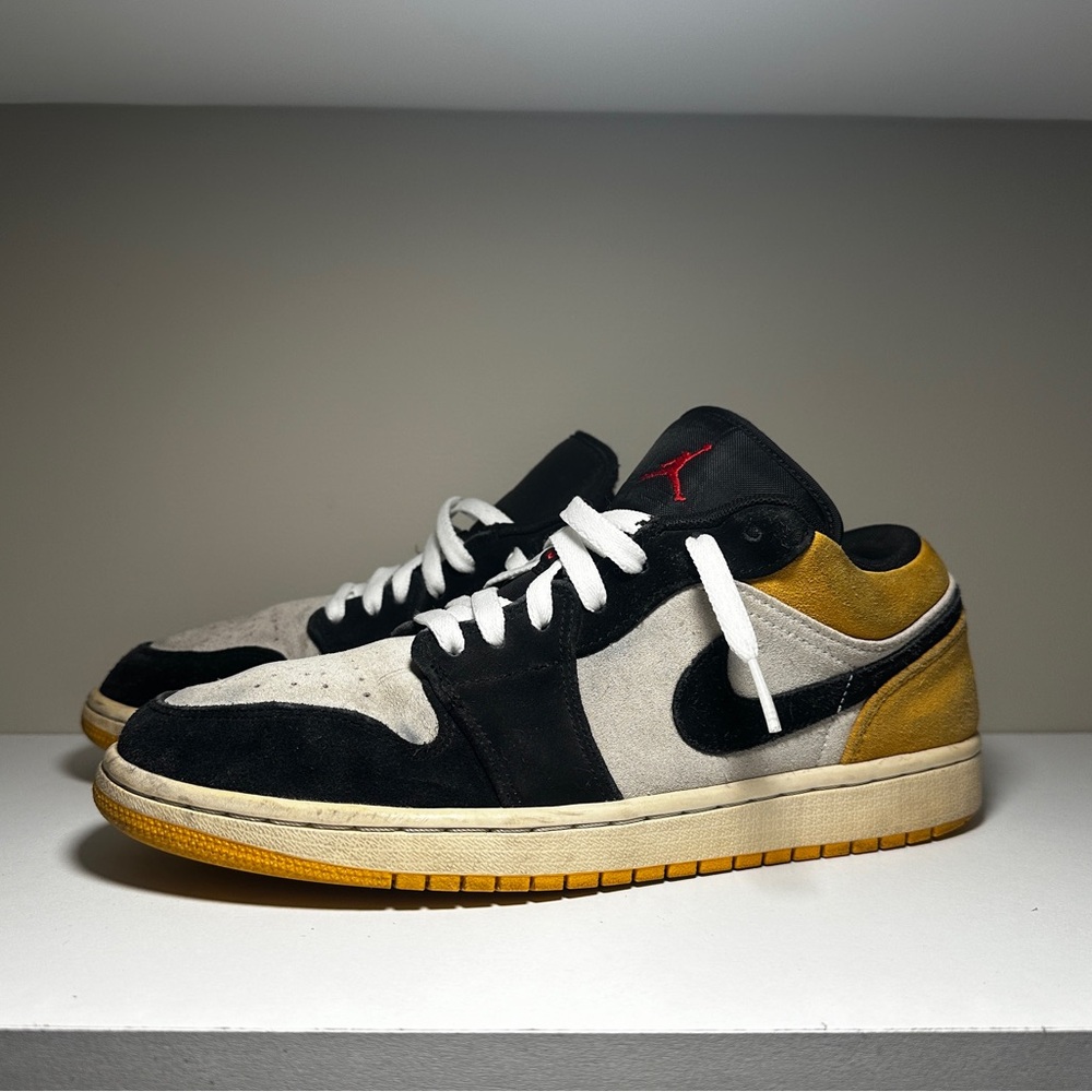 Jordan 1 Low (Sail University Gold Black)